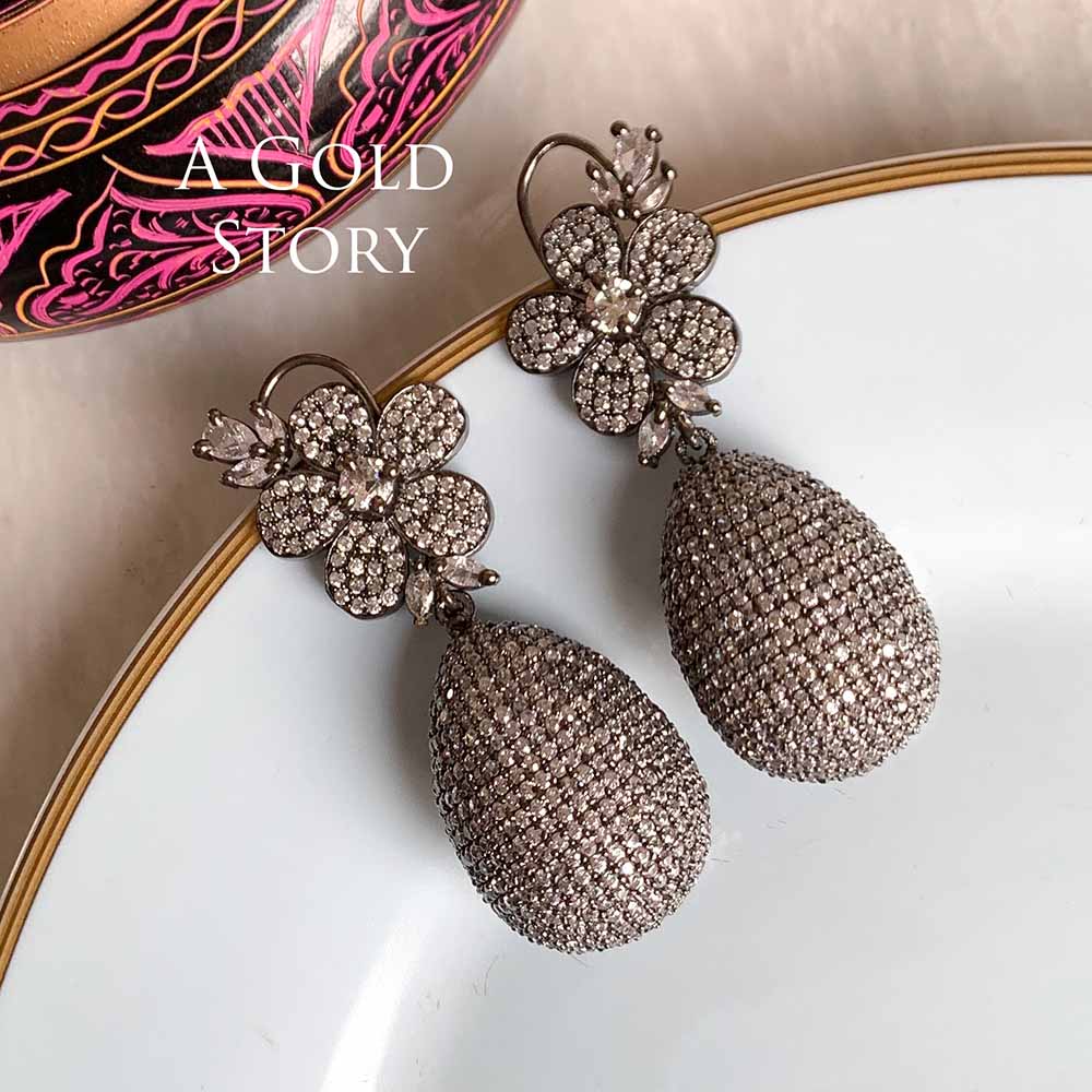 AUBERY EARRINGS WHITE/ SILVER