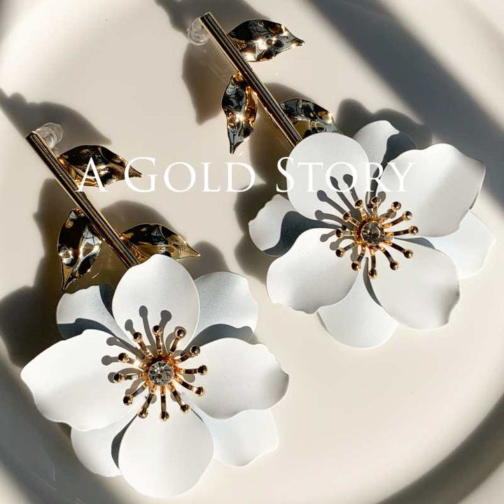 OLIVIA EARRINGS WHITE