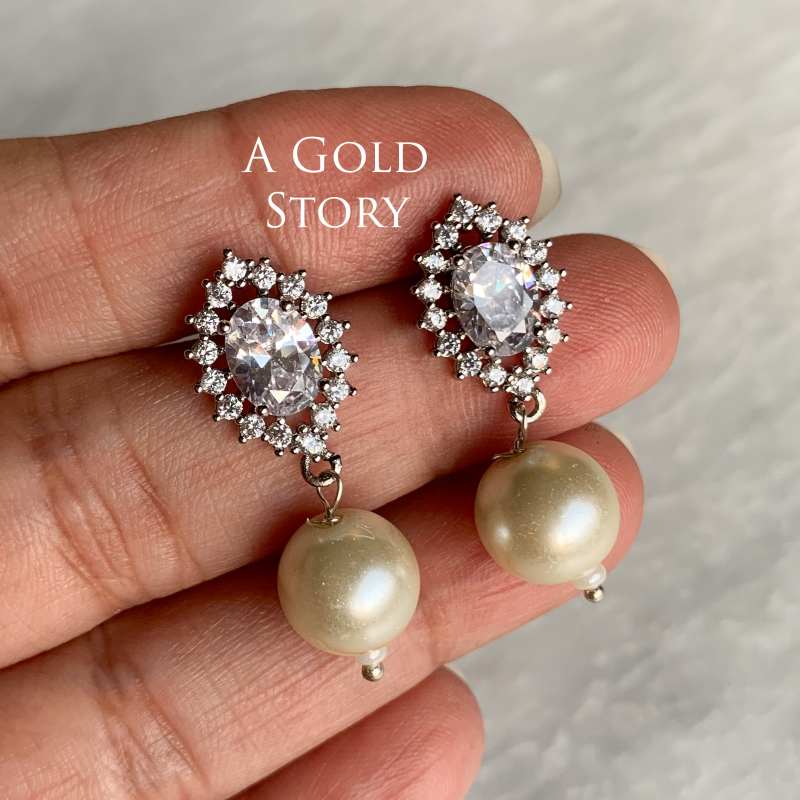 MELODY EARRINGS WHITE