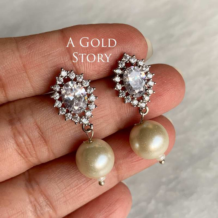 MELODY EARRINGS WHITE