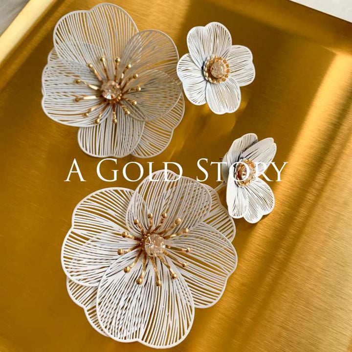 AMELIA EARRINGS WHITE