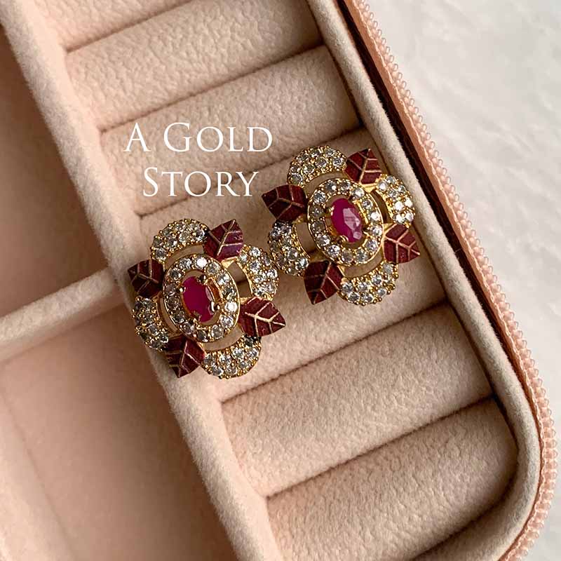 TINA EARSTUDS MAROON