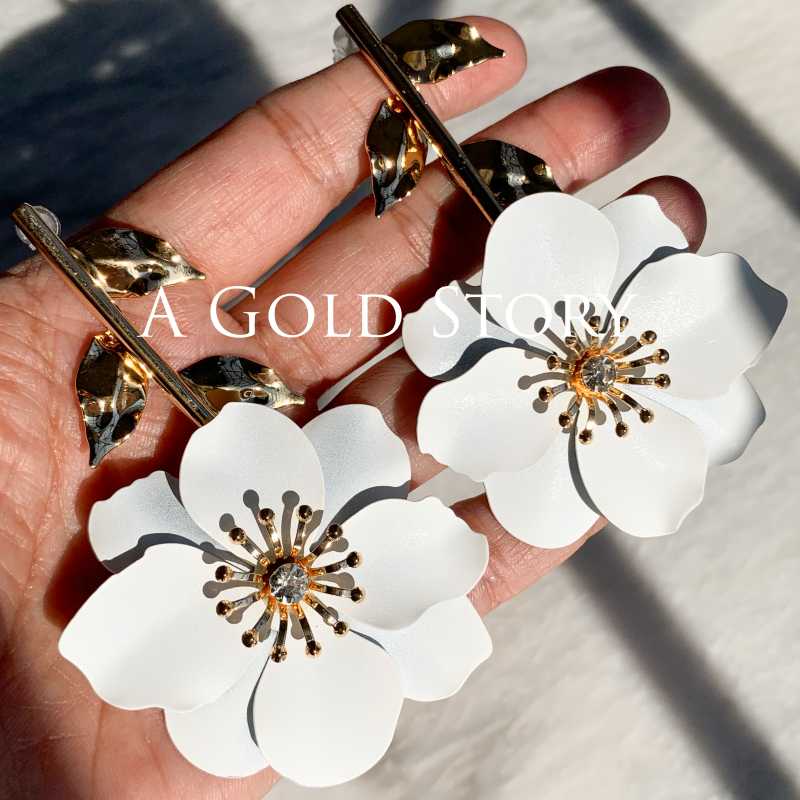 OLIVIA EARRINGS WHITE