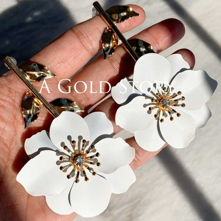 OLIVIA EARRINGS WHITE