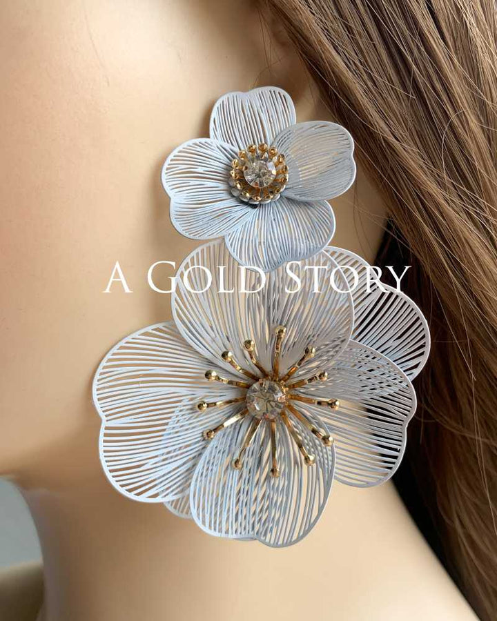 AMELIA EARRINGS WHITE