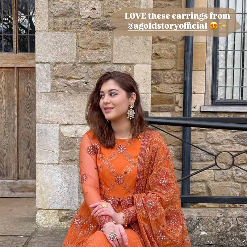 MEERA EARRINGS AND TIKKA SET