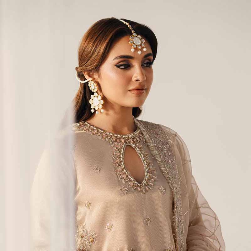 MEERA EARRINGS AND TIKKA SET