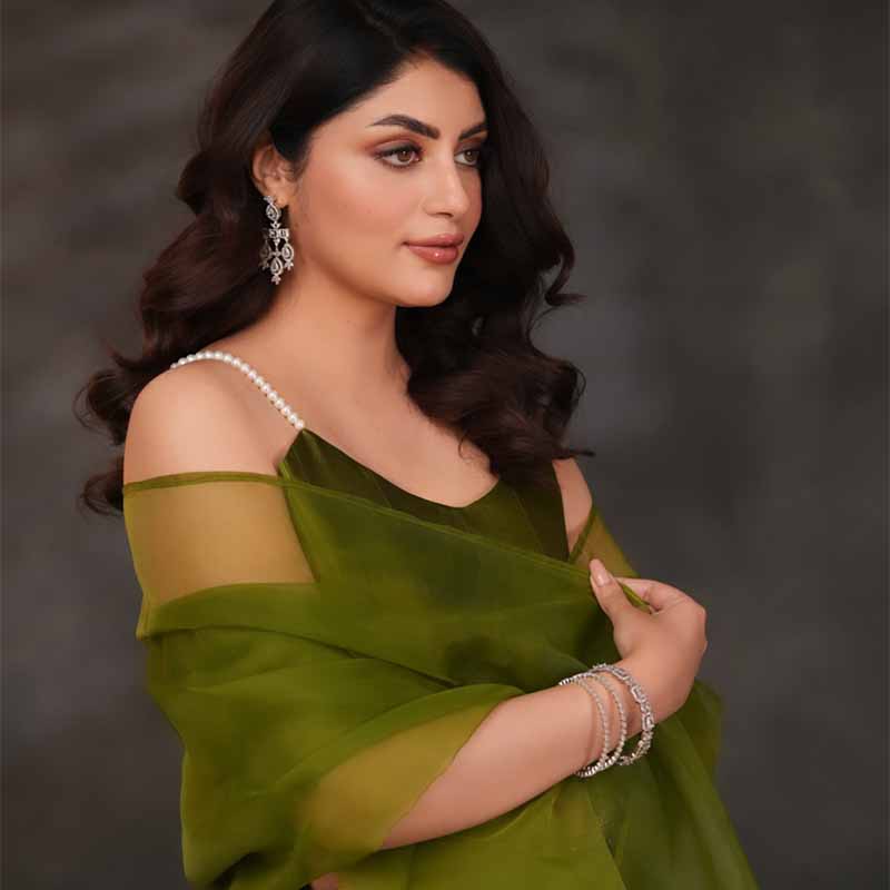 ISHANI KANGAN WHITE
