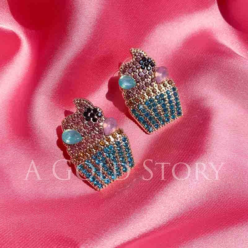 CUPCAKE EAR STUDS - A GOLD STORY