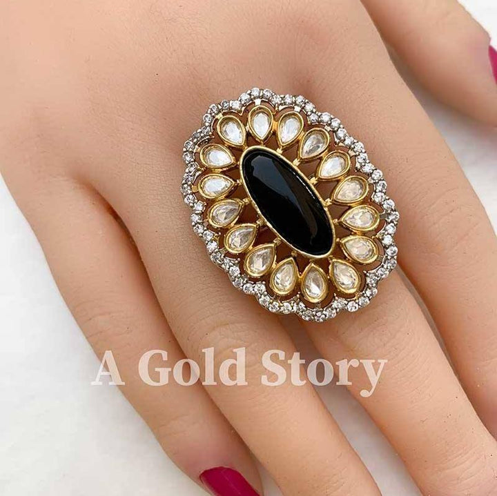 AIZA RING - A GOLD STORY