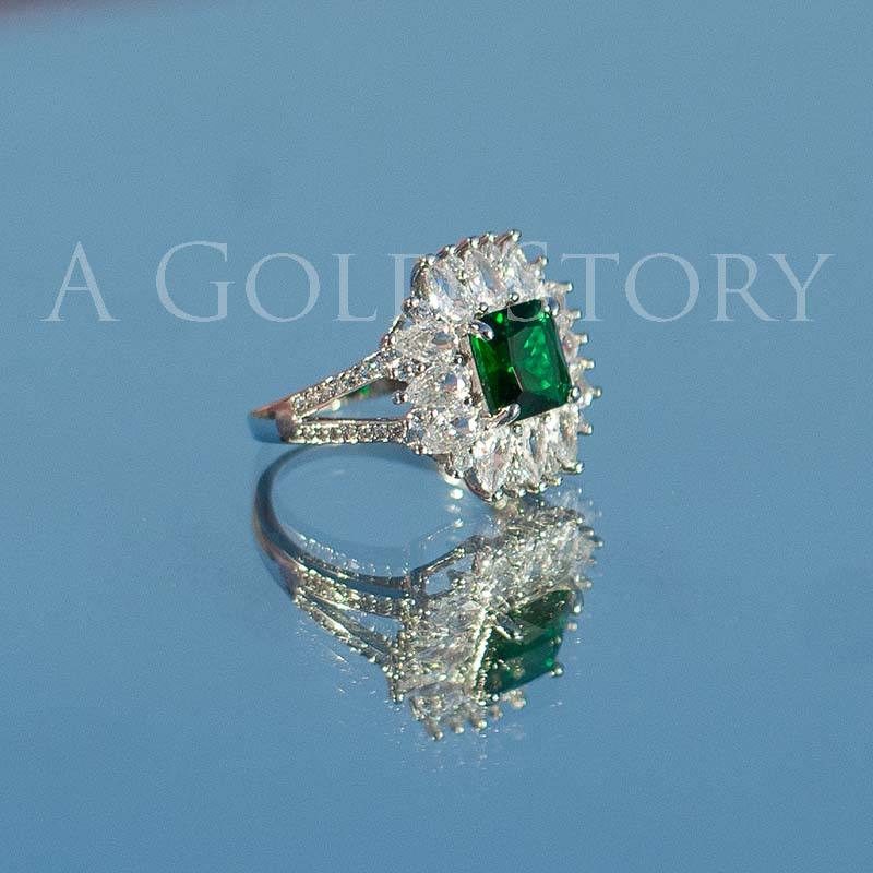 AVA RING GREEN - A GOLD STORY