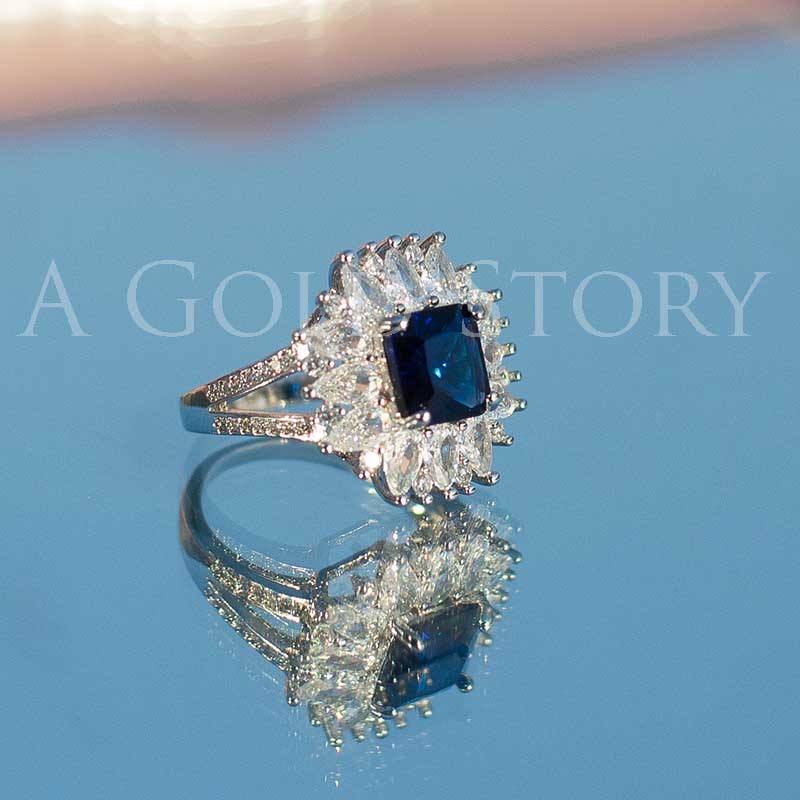 AVA RING BLUE - A GOLD STORY