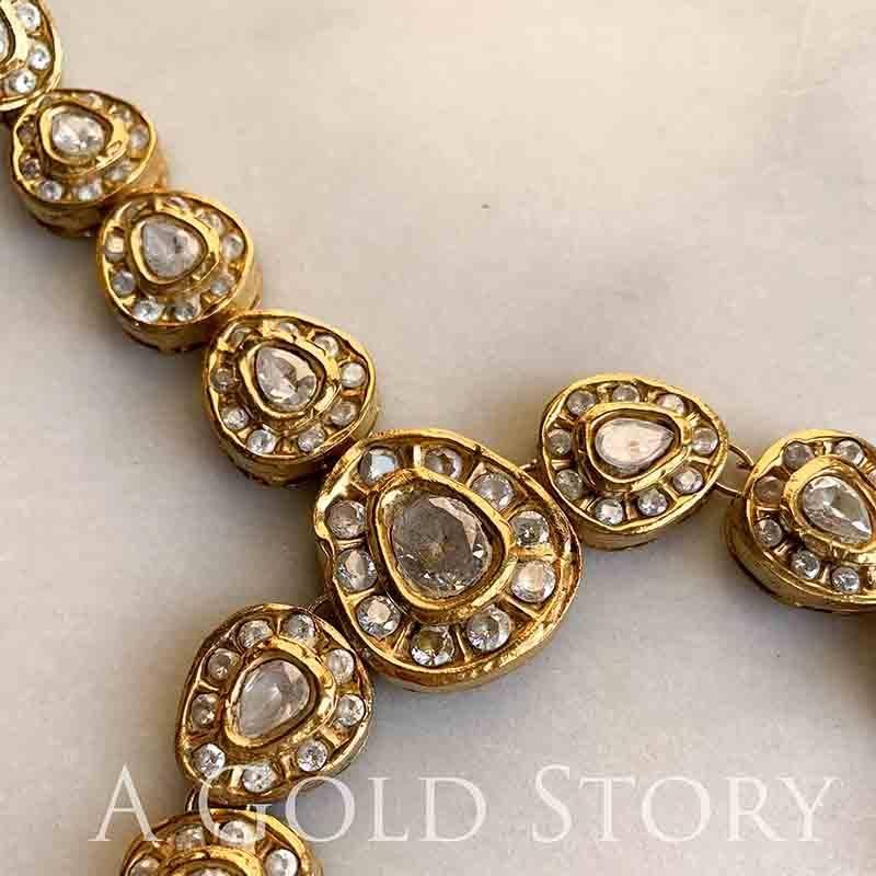 ANAHITA HAATHPHOOL (Make to Order) - A GOLD STORY